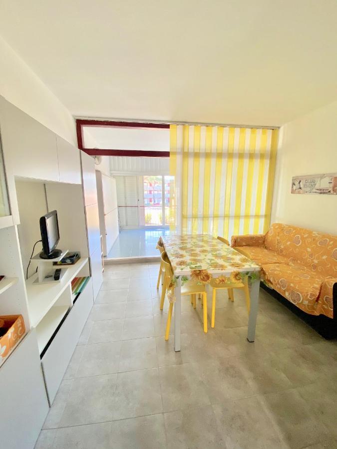 Apartments Via Dei Platani Марина-ді-Біббона Екстер'єр фото